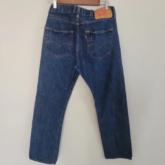 Classic Levi's 501 Men's Blue Jeans Button Fly Dark Wash 32x30 - Picture 2 of 7